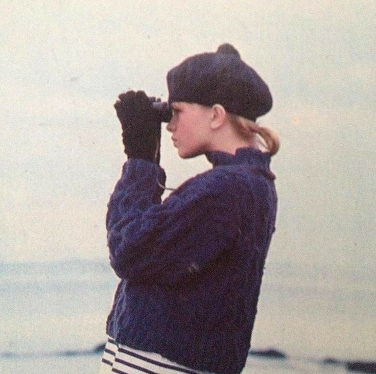 COLOR THEORY: NAVY BLUE, THE SOPHISTICATED YET CASUAL SHADE