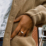 SHELL BAR SIGNET RING