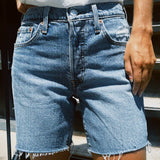 LEVIS 501 MID THIGH SHORT