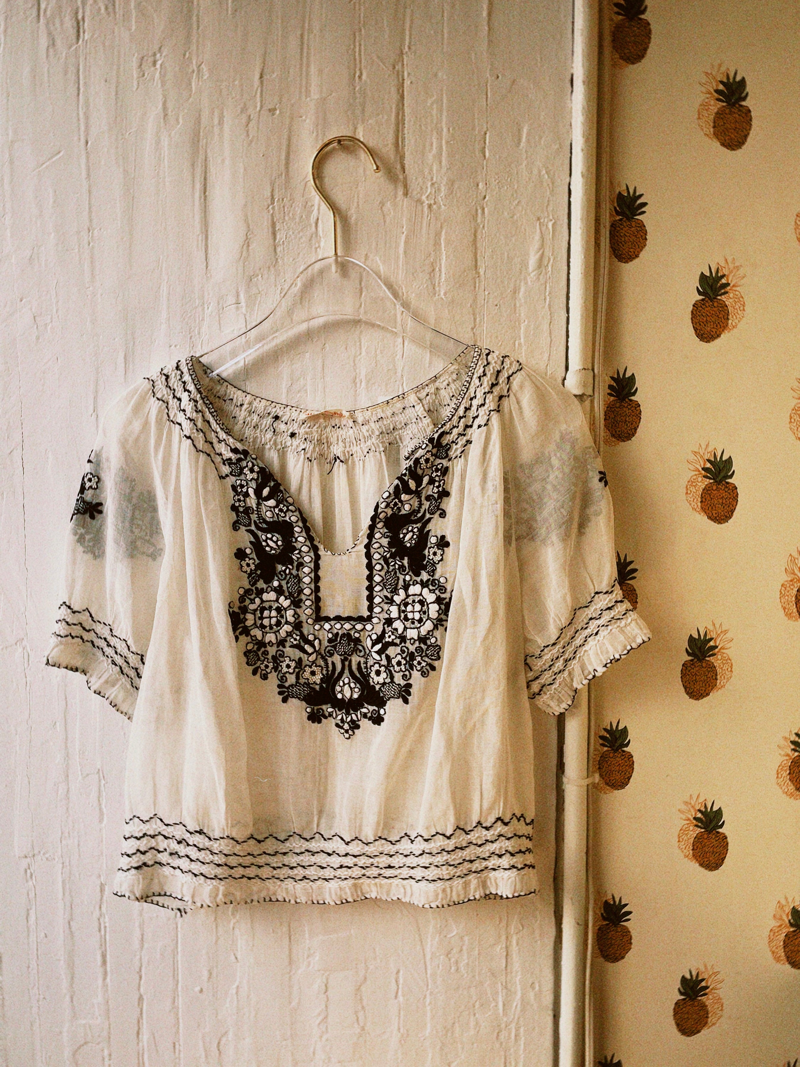 VINTAGE 50'S B&W HUNGARIAN PEASANT BLOUSE - Cloak and Dagger NYC