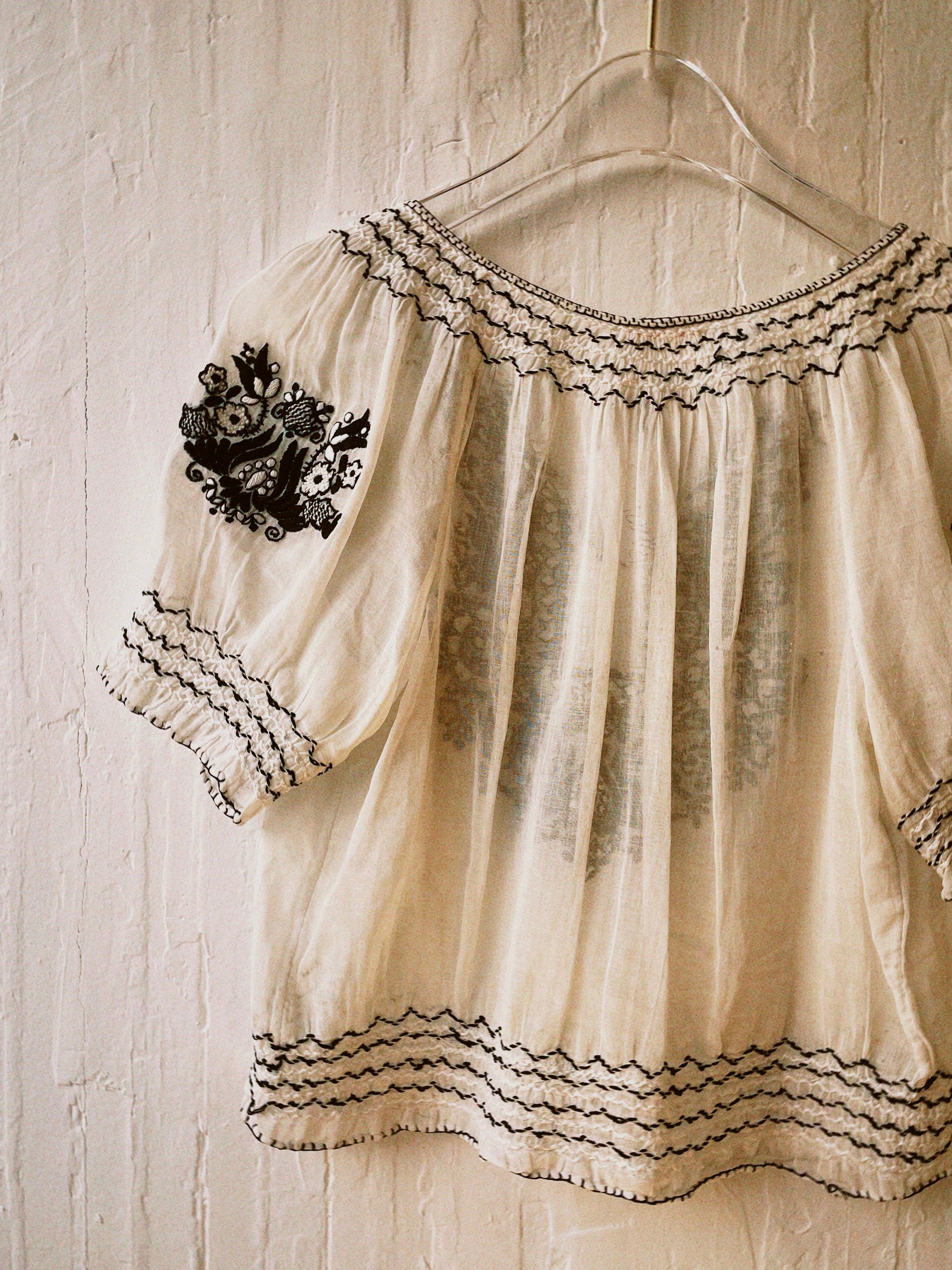 VINTAGE 50'S B&W HUNGARIAN PEASANT BLOUSE - Cloak and Dagger NYC