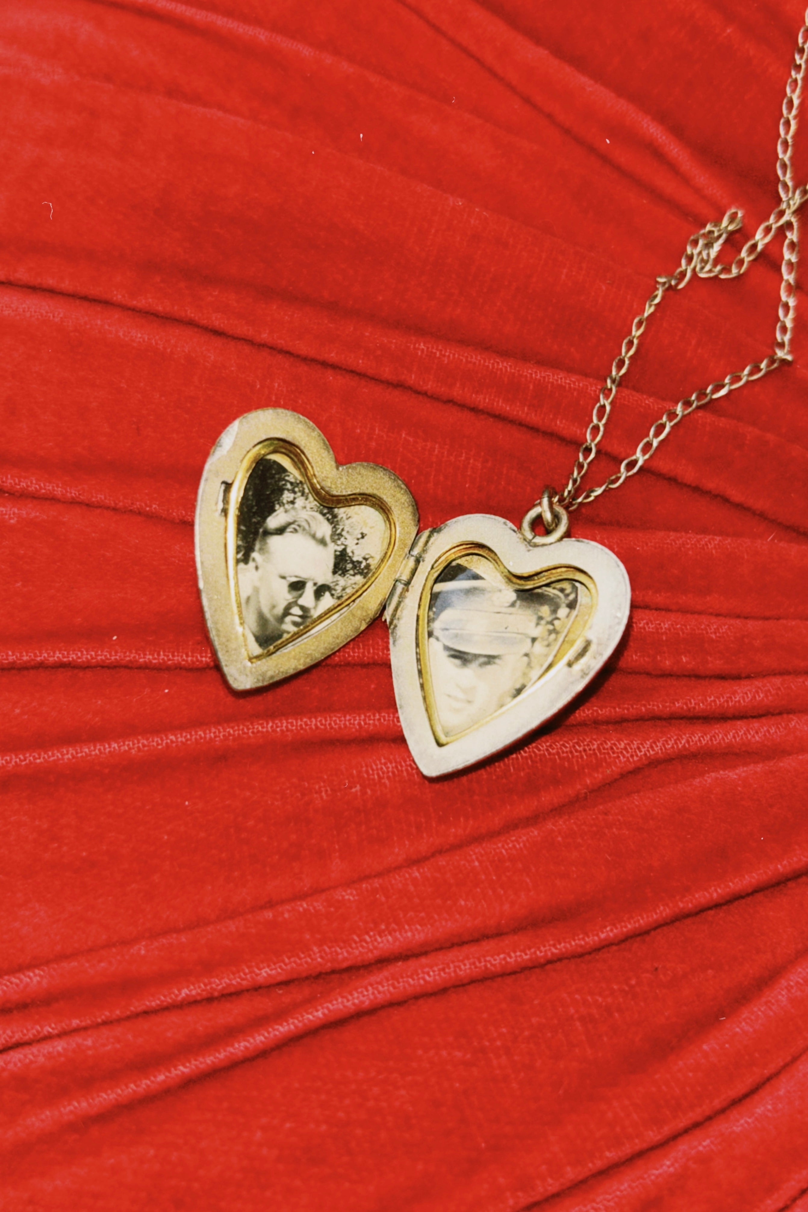 VINTAGE WWII ARMY LOCKET NECKLACE - Cloak and Dagger NYC