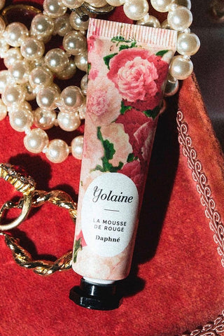 YOLAINE LA MOUSSE DE ROUGE DAPHNE